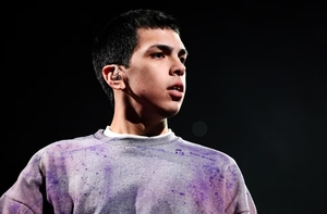 Popular / (VIDEO) ¡Cantante kurepa Milo J se rayó porque le tiraron una bandera!