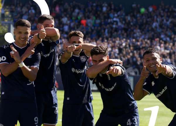 Paraguayos Alex Arce y Blas Armoa anotan en el clásico mendocino del fútbol argentino - Fútbol Internacional - ABC Color
