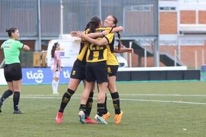 Guaraní y 2 de Mayo cierran con triunfos la fecha 5 del torneo Anual del fútbol femenino - Fútbol - ABC Color