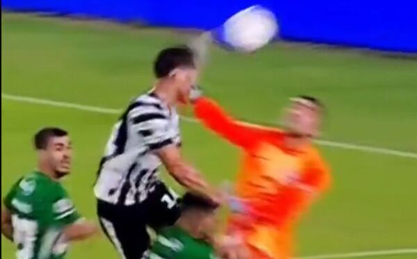 Popular / Si el árbitro expulsaba a Olveira, ¿tenía que anular el gol y cobrar penal?