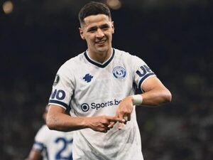 Popular / Gol de Alex Arce en el fútbol kurépa