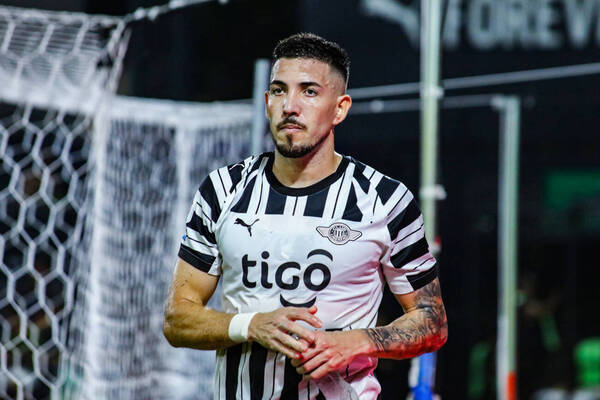 “Voy a tener que descansar dos partidos por culpa del arbitraje”, lanzó