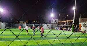 La Nación / Un hombre murió en medio de un partido