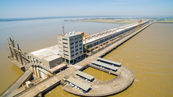 En la EBY hay 92 funcionarios que ganan más que Santi Peña