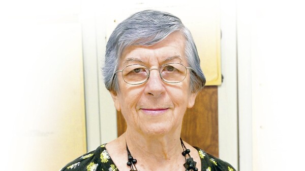 Los libros que les costaron el destierro a un jesuita y a una historiadora