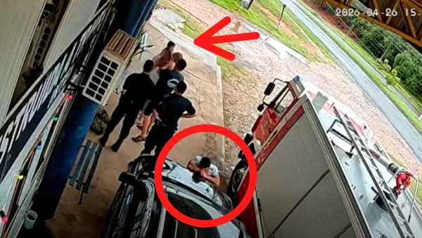 Lloró y rezó de rodillas mientras salvaban a su bebé