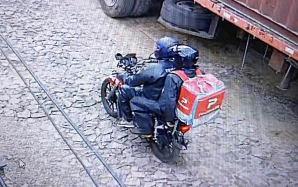 “Deliverys” roban la moto a un trabajador •
