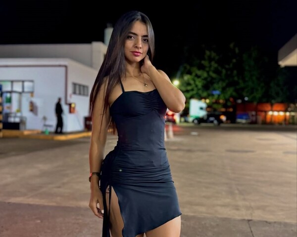 Popular / (VIDEO) ¡Cuerona influencer laló contra arrieros "kuña'i" que criticaron su tuneado!