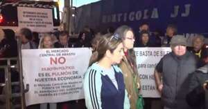 Diario HOY | Permisionarios protestaron para denunciar irregularidades en el Mercado de Abasto