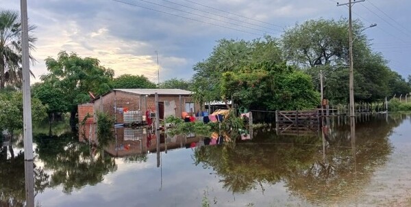 Gobierno asiste a más de 2.000 familias afectadas por las lluvias en zonas de la región Occidental y Oriental