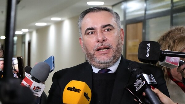 Oposición califica de inconstitucional proyecto que habilita a ex presidentes como senadores activos