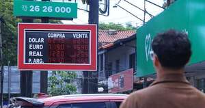 La Nación / El dólar arranca la semana a la baja