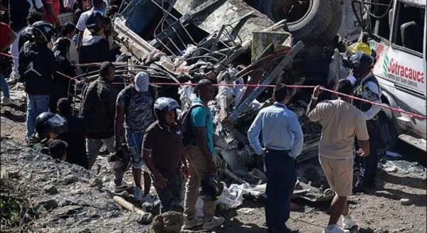 Ataques con explosivos en Colombia dejan al menos 20 muertos