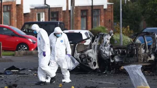 Coche bomba explota frente a una comisaría en Irlanda del Norte y la policía atribuye al “Nuevo IRA”