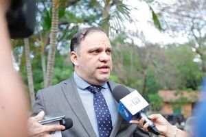 Tildan de «absolutamente inconstitucional» el proyecto de ley sobre senaduría vitalicia