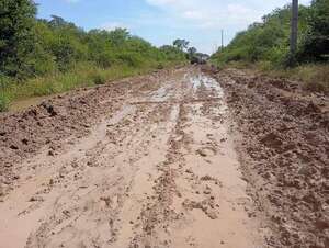 Con trabajos “parches” buscan evitar el aislamiento de poblaciones rurales en Fuerte Olimpo - Noticias del Chaco - ABC Color