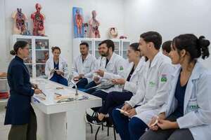 Innovación, práctica e investigación: el modelo de formación médica que impulsa la UNISUD - Empresariales - ABC Color