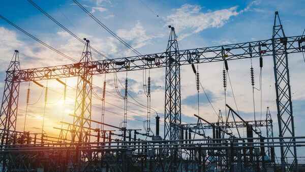 Ejecutivo redefine tarifas eléctricas y restringe consumo industrial intensivo - 5Días