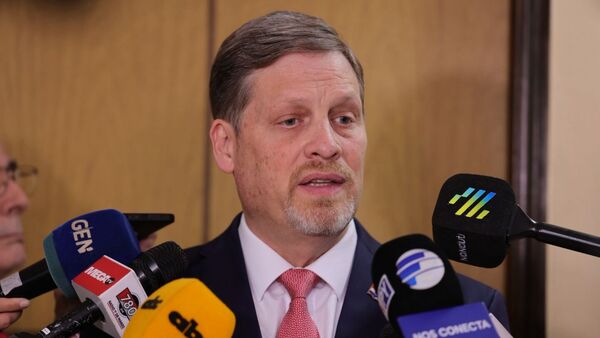 ¿De la Presidencia al Senado? Oficialismo no tiene aún los votos para modificar senaduría vitalicia