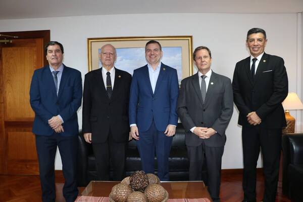 Titular de la ANEAES se reunió con ministros de la Corte ante preocupación por formación de abogados - El Trueno