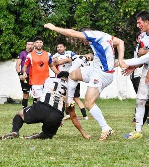 Clásico terminó con feroz ñembuepoti y ¡8 expulsados!