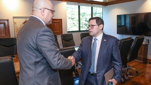 Gobierno prevé recaudar USD 350 millones con ajustes a reservas