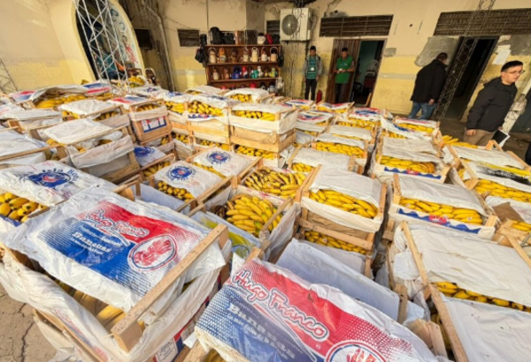 Donan 40.000 bananas para internos de Tacumbú y Emboscada