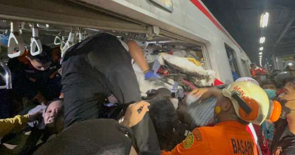 La Nación / Choque de dos trenes en Indonesia deja 14 muertos y 84 heridos