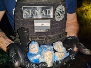 Abandonan motocicleta con miles de dosis de drogas tras controles de la SENAD en Concepción - Concepción al Día