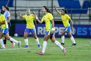 Goles y emociones en Villeta: Brasil y Ecuador mandan en el Grupo B