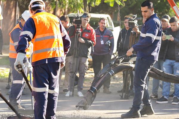 Popular / Otutúma "exterminador de baches" en ESSAP
