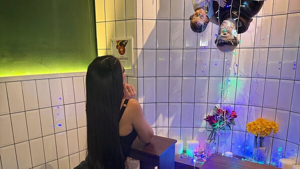 Modelo armó polémica con su “ritual” a San Antonio de cabeza