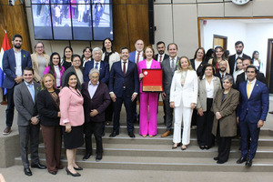 Cámara de Diputados otorgó el Premio "Las Residentas" a la UNAE