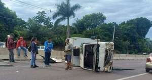 Diario HOY | Accidente múltiple en Ypacaraí: 7 vehículos y 1 colectivo involucrados