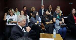 La Nación / Llevan a juicio al abogado y dos hermanas de Maradona por administración fraudulenta de su marca