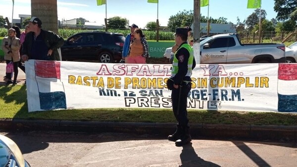 Exigen a Santiago Peña asfaltado de camino vecinal en Santa Rita