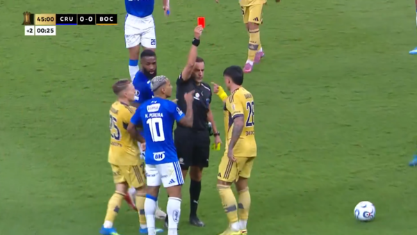 Adam Bareiro dejó a Boca Juniors con 10 jugadores