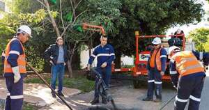 La Nación / Essap presentó una máquina para baches