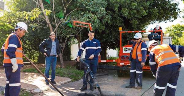 La Nación / Essap presentó una máquina para baches