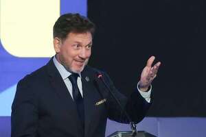 Acuerdos ocultos de Alejandro Domínguez con la familia Leoz - Política - ABC Color