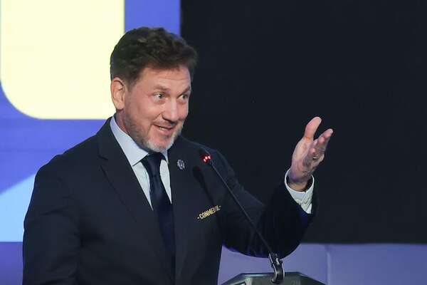 Acuerdos ocultos de Alejandro Domínguez con la familia Leoz - Política - ABC Color