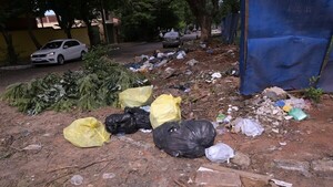 Bello presume que ya operan 100% de recolectores, pero basurales persisten