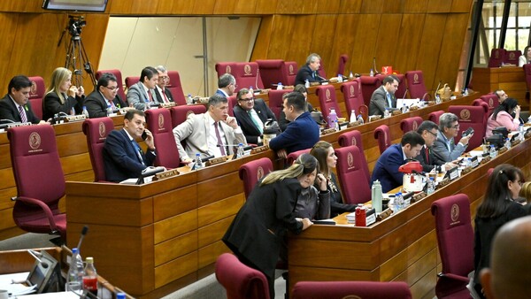 Denuncian ante FGE presunto uso de fondos para campaña sucia