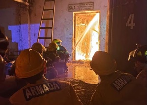 Bomberos controlan incendio en depósito de Capasa