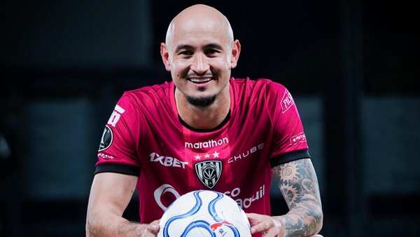 Histórico triplete para Carlos González