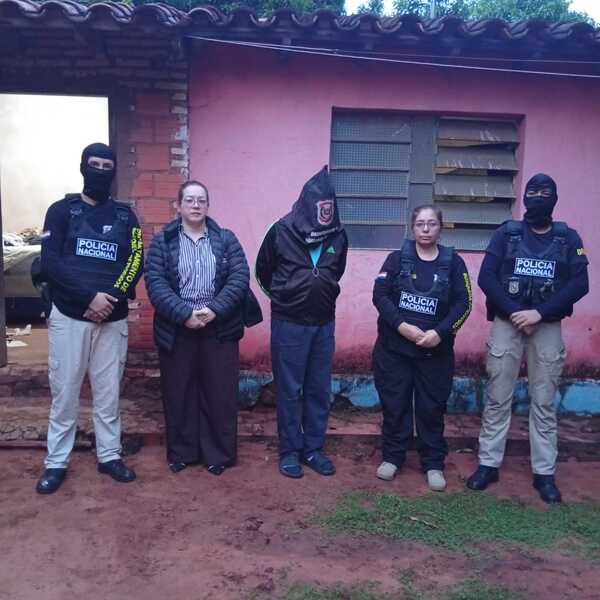 Popular / Ho'a profe de escuela de fútbol por abuso de peques