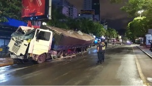 Accidente en Ciudad del Este deja daños materiales