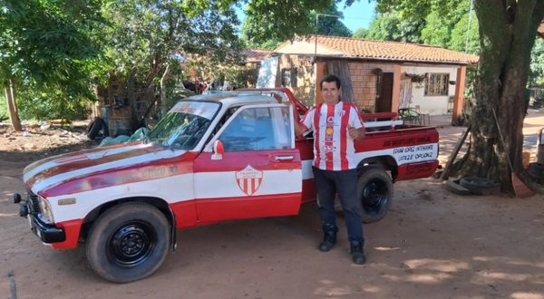 Fanático del 13 de Junio pintó su camioneta con los colores del club en San Lorenzo » San Lorenzo PY