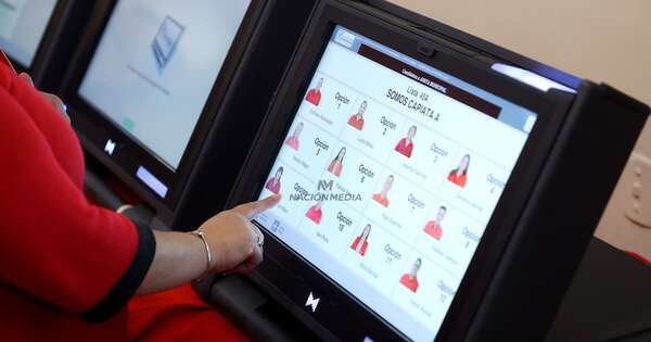 La Nación / Finaliza la verificación de datos en pantalla de la máquina de votación