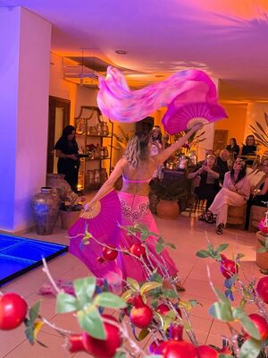 Popular /  Ayelén Molinas conquista la noche con un impactante show de danza árabe y deslumbra en eventos exclusivos